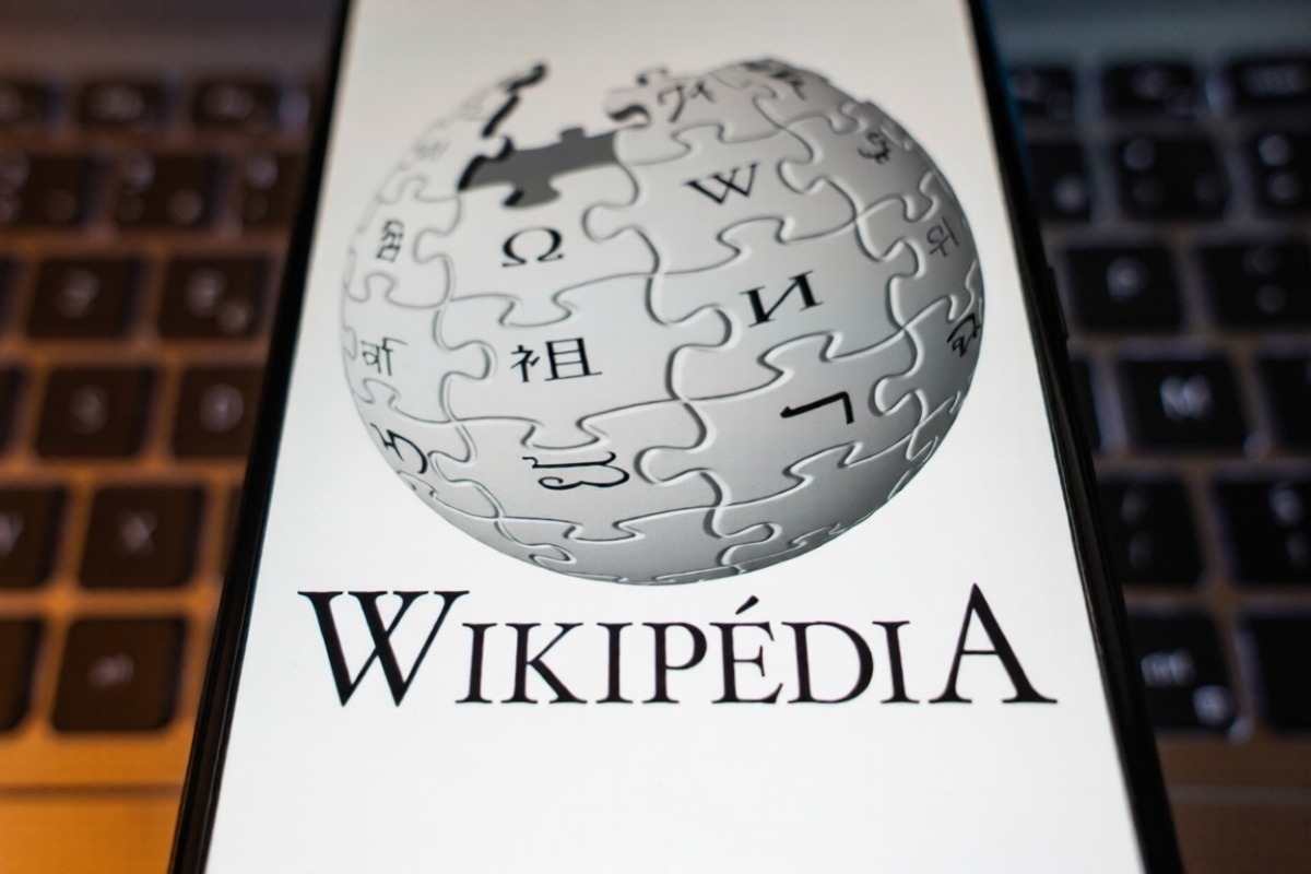 Wikipédia à 25 ans : Entre IA et défi économique