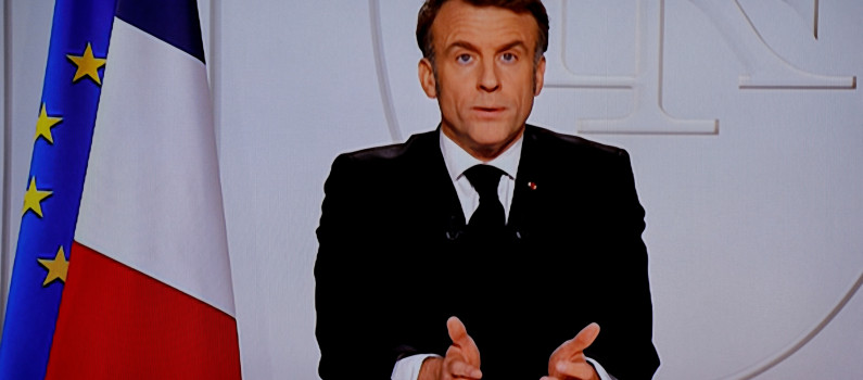 La France menace de s’effondrer : Macron et Poutine échangent sous un ciel d’urgence