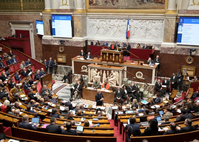 L&rsquo;Impossible Barrière : Pourquoi la Censure Médiatique du Rassemblement National Est Un Mythe Électoral