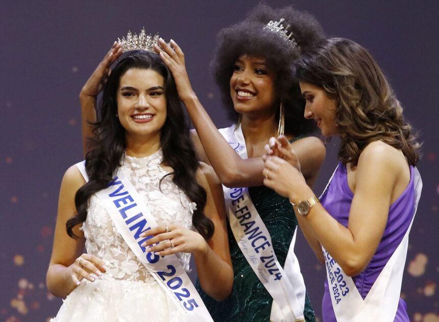 Radio France couronnée à Tours : le monde des médias se répète dans un miroir brisé