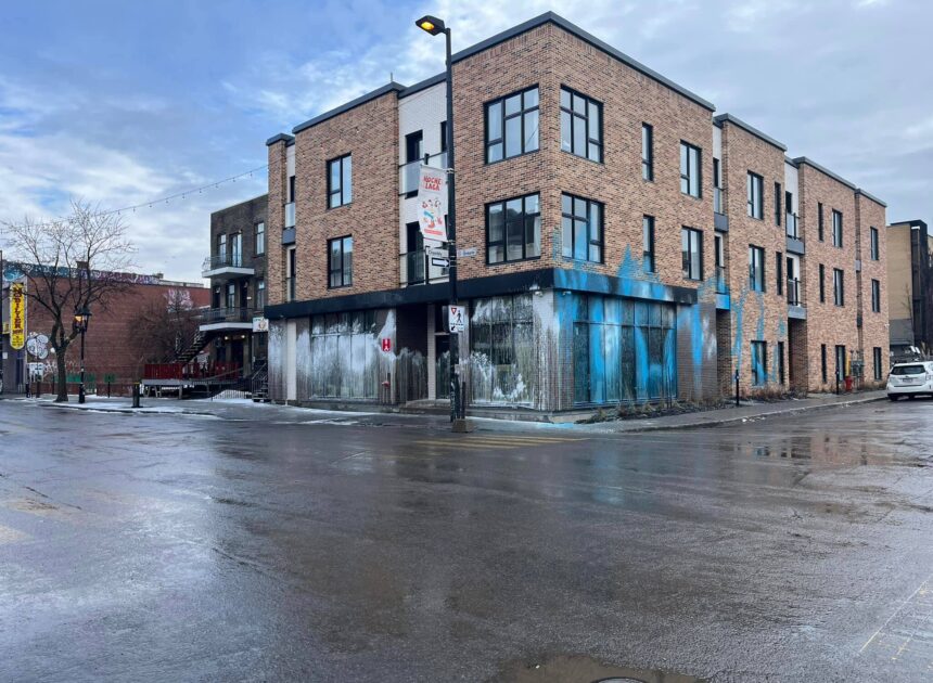 Un acte de vandalisme nocturne contre l’École supérieure de journalisme : une menace à l’indépendance pédagogique