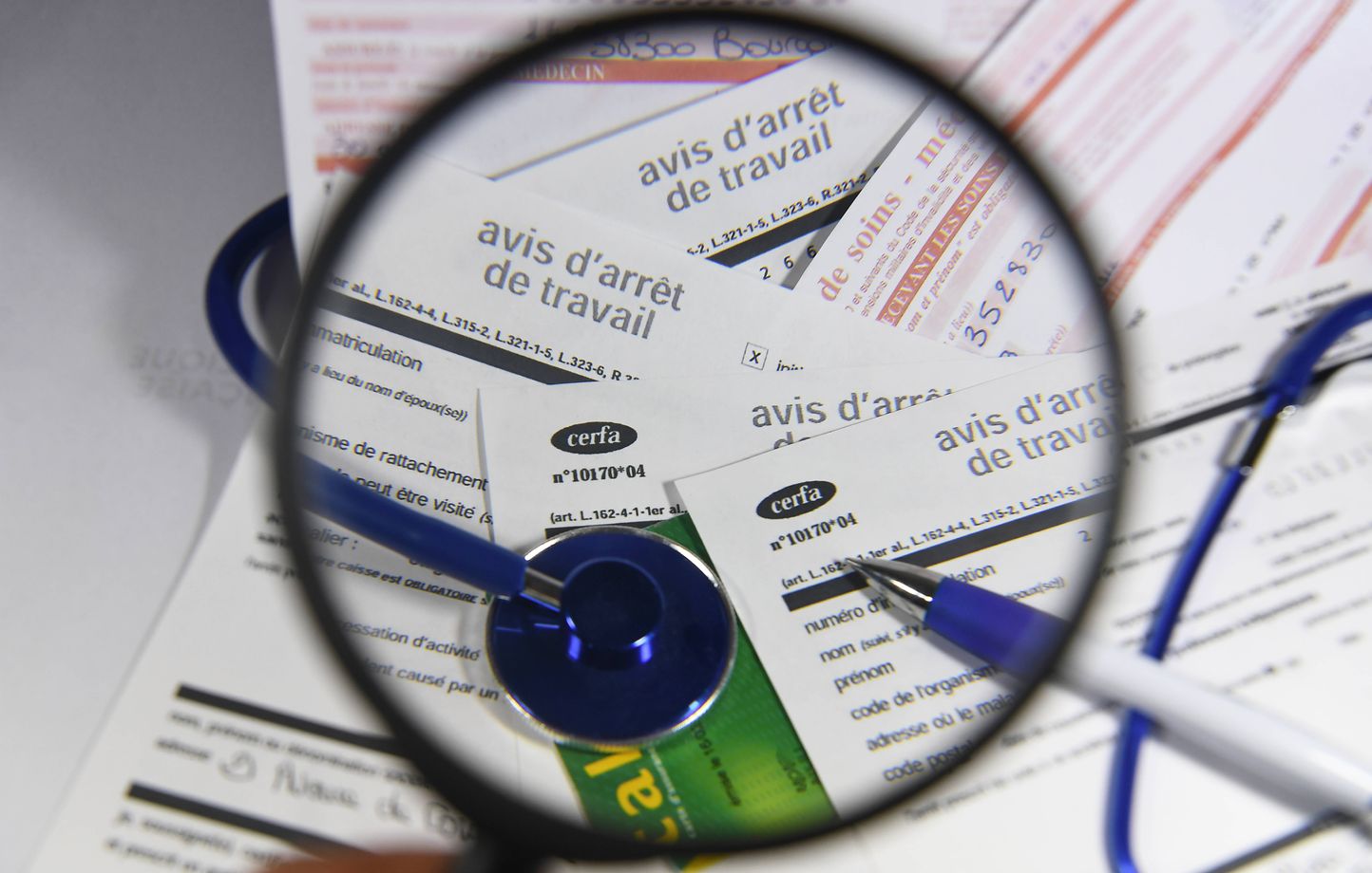 7 escrocs écartés après avoir volé 3,5 millions d’euros via des faux arrêts de travail en Île-de-France