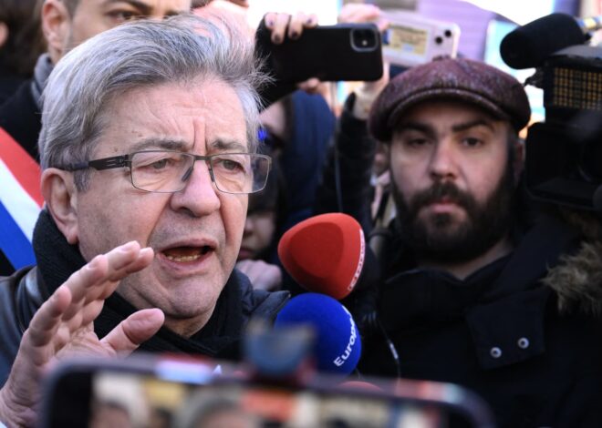Détournement des médias : Mélenchon lance son offensive contre les monopoles avant l&rsquo;Élysée