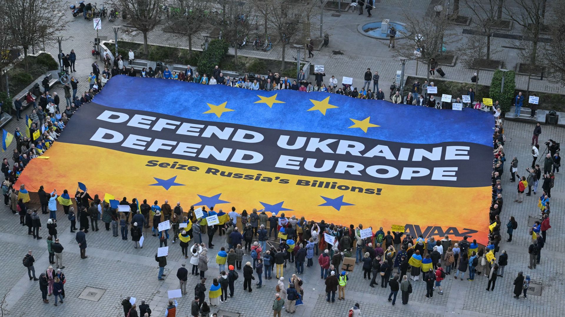 Macron trahit l&rsquo;Ukraine : le choix fâcheux de Magyar dans une Europe en déclin