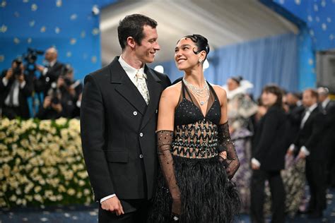 Un jour inoubliable : Dua Lipa et Callum Turner partagent leurs premières images de mariage à Londres