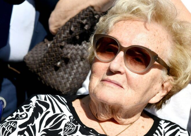 Un héritage de silence : les politiciens français condamnent l&rsquo;hommage à Bernadette Chirac