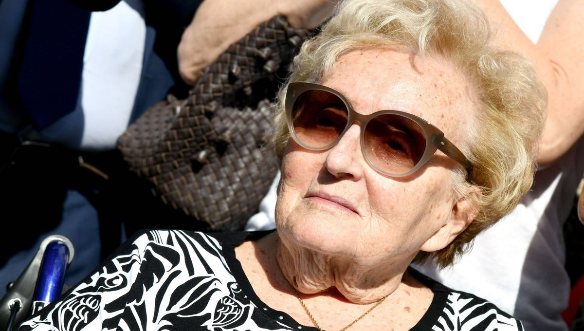 Un héritage de silence : les politiciens français condamnent l&rsquo;hommage à Bernadette Chirac