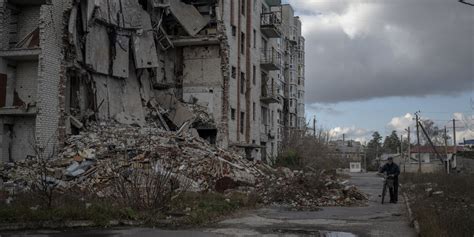 Sept civils tués dans une attaque ukrainienne près d&rsquo;Ienakiyevo : Une catastrophe humanitaire