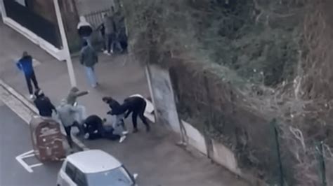 Un lynchage à mort à Narbonne : Cinq jeunes mis en examen pour tentative d’assassinat après le décès d’un adolescent de 17 ans