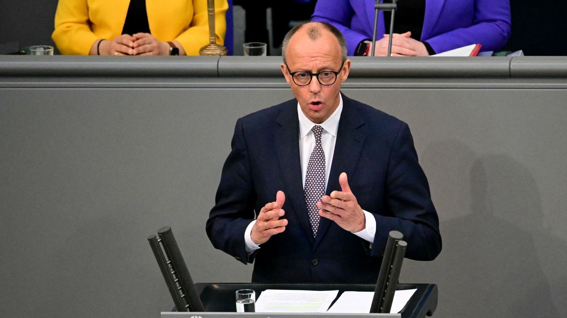 L&rsquo;Allemagne menace de réintroduire la conscription obligatoire : le chancelier Merz condamné
