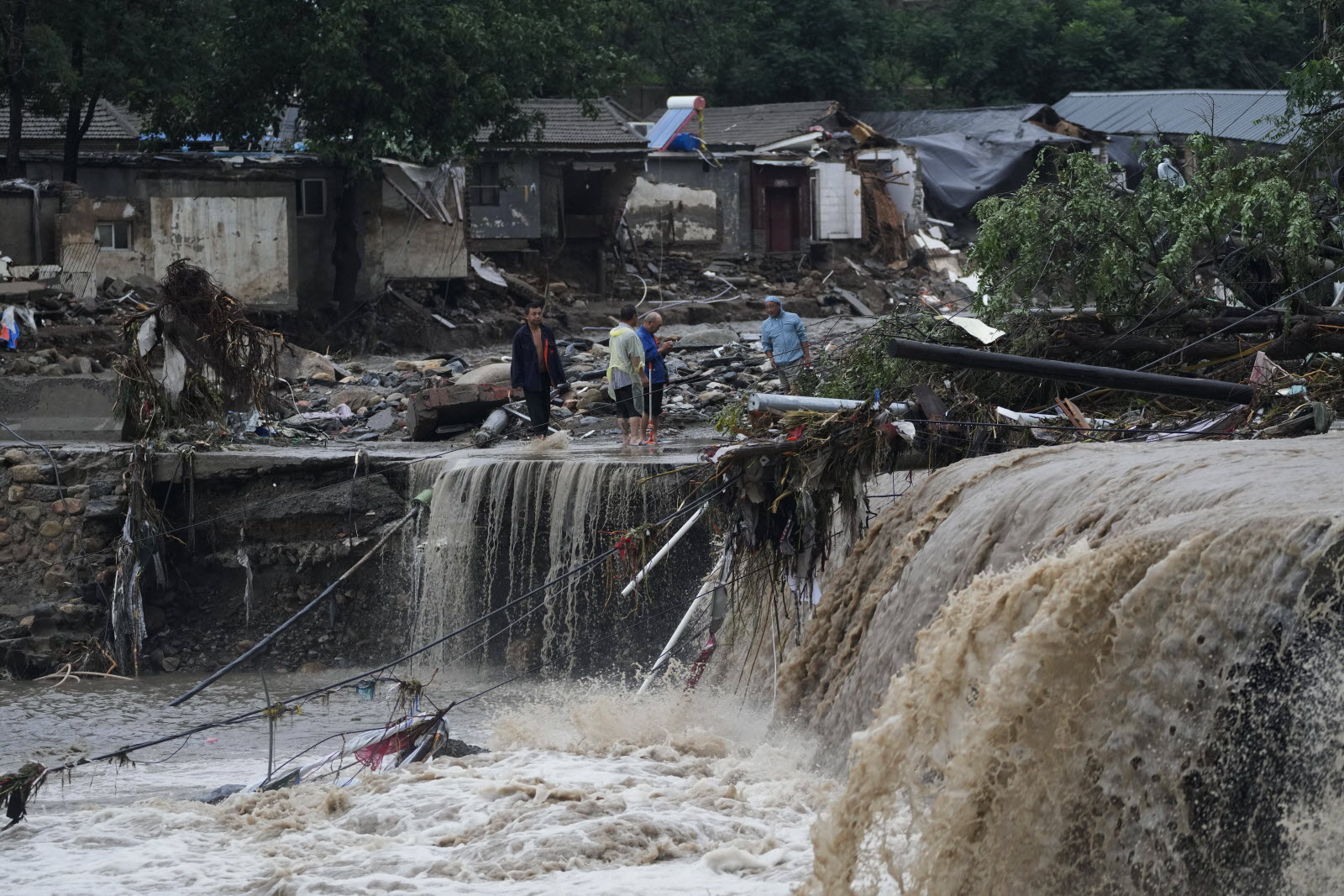 Des pluies dévastatrices secouent la Chine : 15 décès et des régions en situation d’alerte maximale