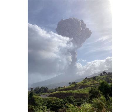 La Soufrière en éruption : 70 000 personnes forcées à fuir l&rsquo;île guadeloupéenne il y a cinquante ans