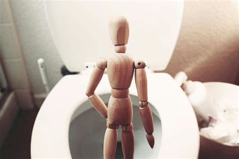 Un message urgent de Noah Kahan : « Allez aux toilettes avant de vous retrouver en train de déféquer sur scène »