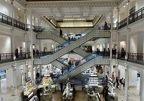 Le boom du matin : Une retraitée toulousaine détruit les vitrines d’un grand magasin en erreur de direction