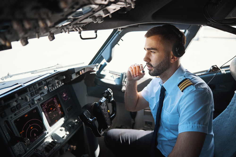 Crisis épileptique à bord d’Air Canada : des voyageurs stabilisent le pilote avant une descente sécurisée