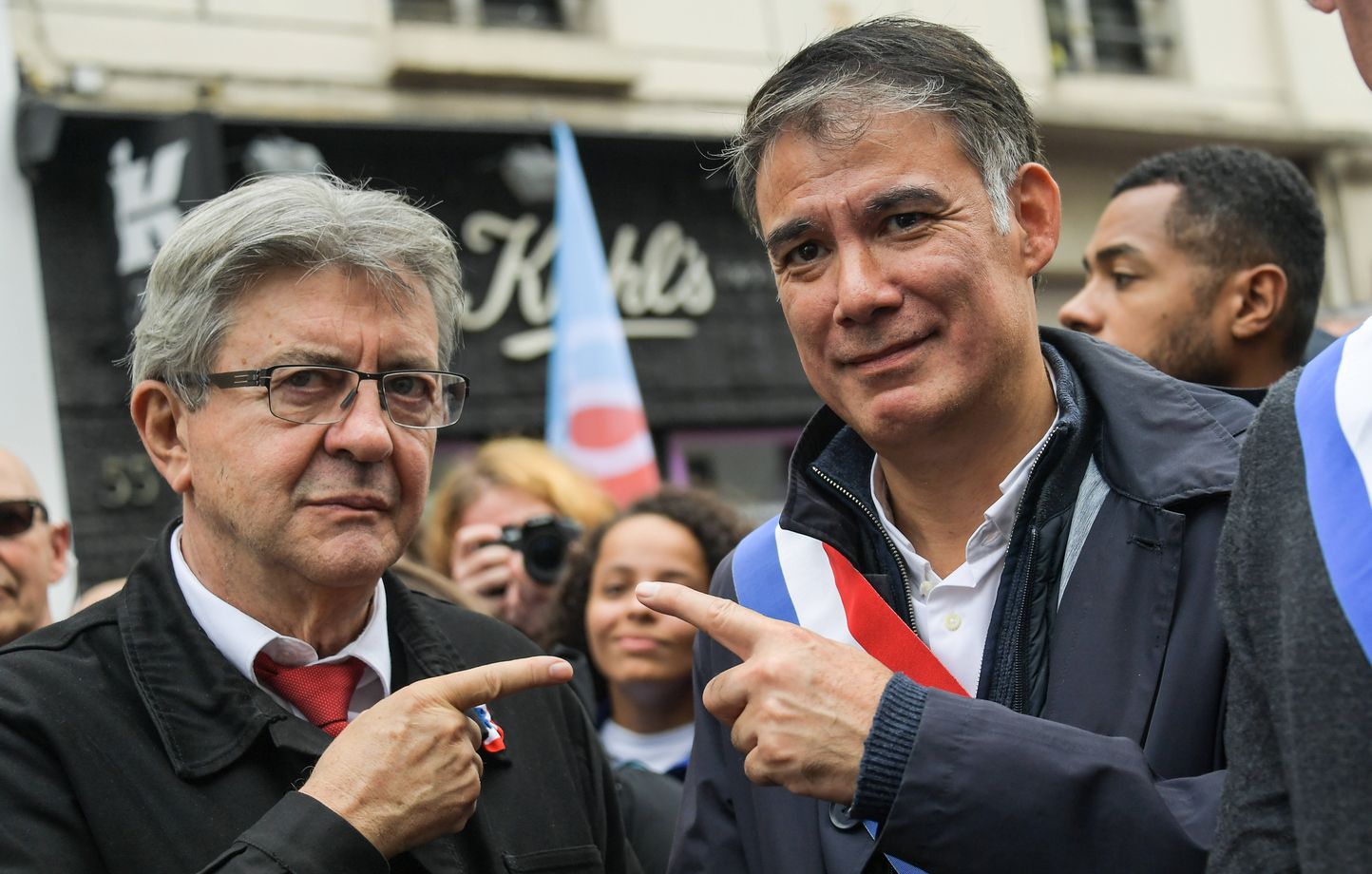 Mélenchon en Terre d&rsquo;Extremisme : Le PS Énonce un Défi Politique