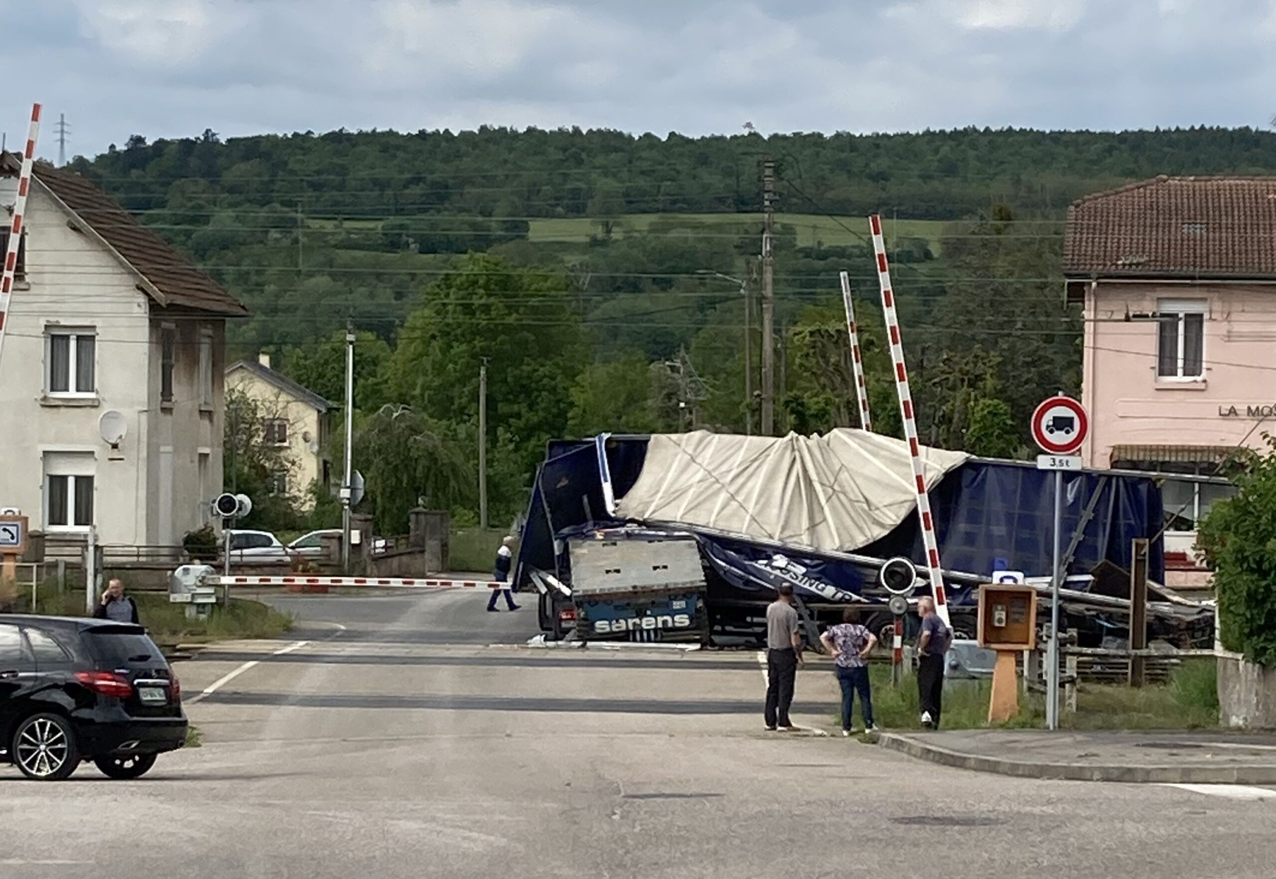11 vies brisées dans l&rsquo;effondrement d&rsquo;un avion civil près de Nancy