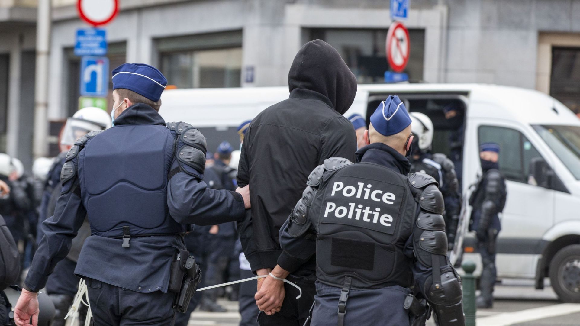 Un cri au sein des rues : Les syndicats policiers exige(nt) une revalorisation avant que les services ne s’écroulent
