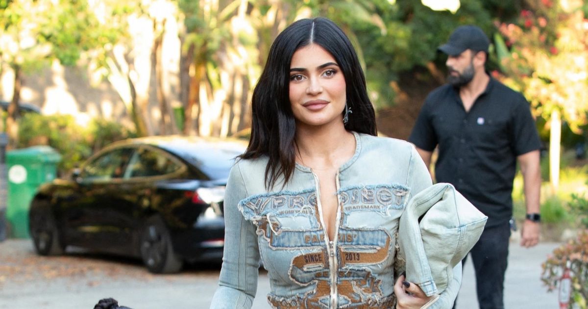 Un épisode traumatisant : L’ancienne cheffe de cuisine de Kylie Jenner accuse l’entreprise de négliger des risques graves pendant la grossesse