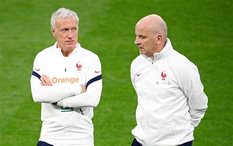 «Un dernier élan : Guy Stephan remplace Didier Deschamps sur le banc des Bleus avant le match contre la Norvège»