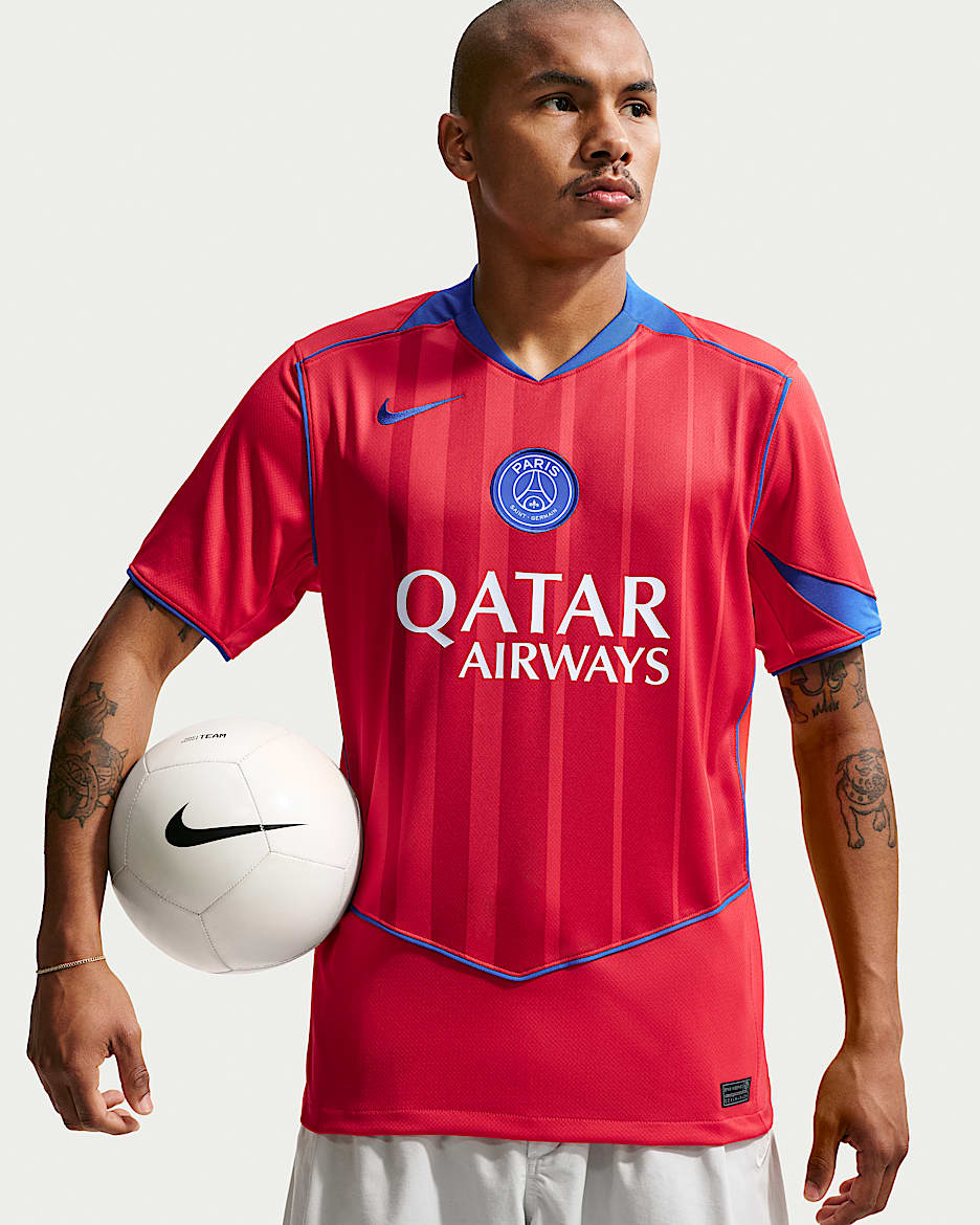 Le Paris Saint-Germain dévoile un maillot extérieur à la mode Op Art pour la saison 2026-2027