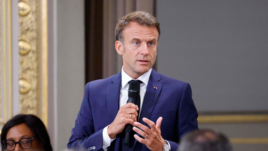 L’interdiction des réseaux sociaux : Macron déclenche la crise économique française