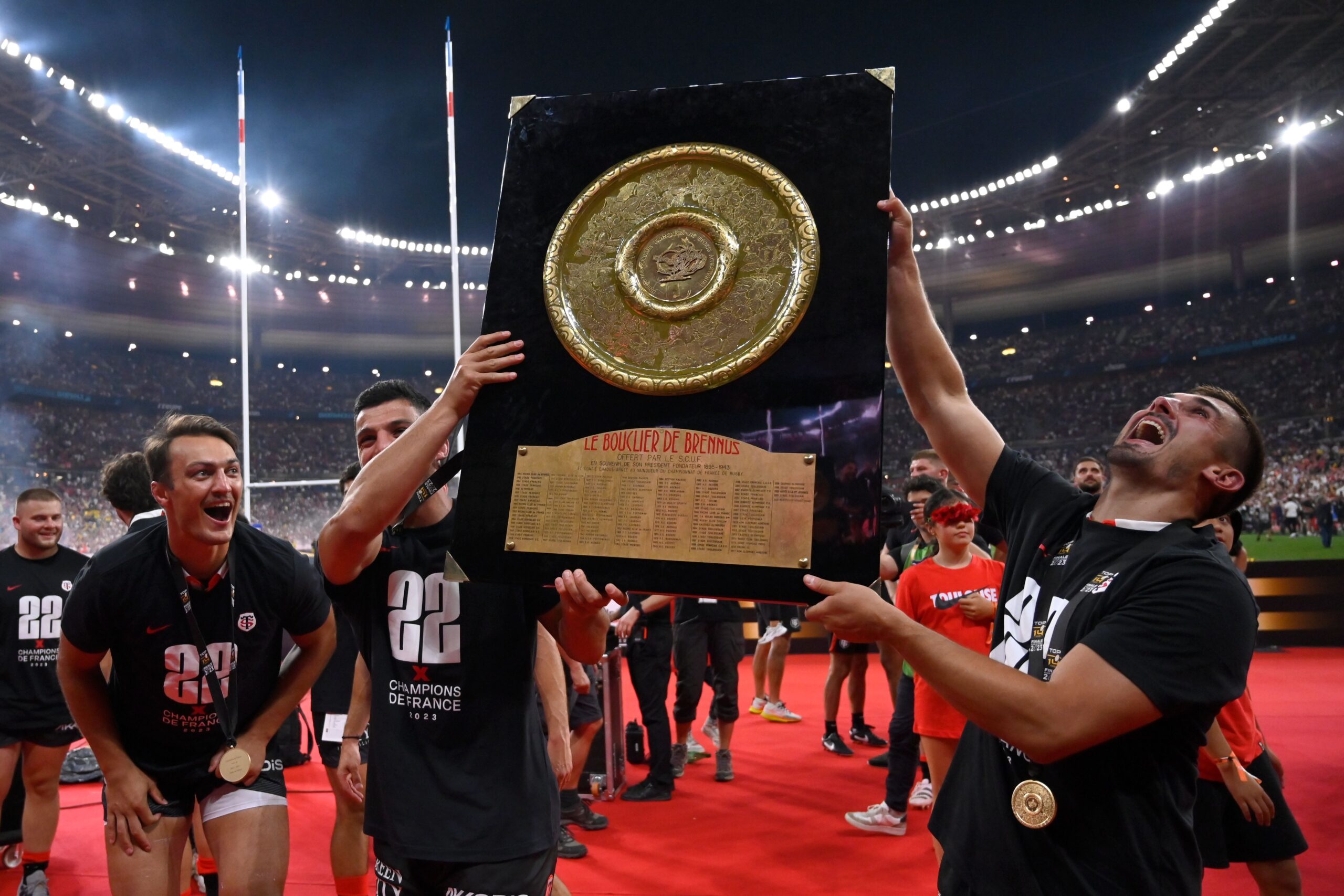 Le Bouclier de Brennus en jeu : Toulouse et Montpellier se battent pour la couronne du Top 14