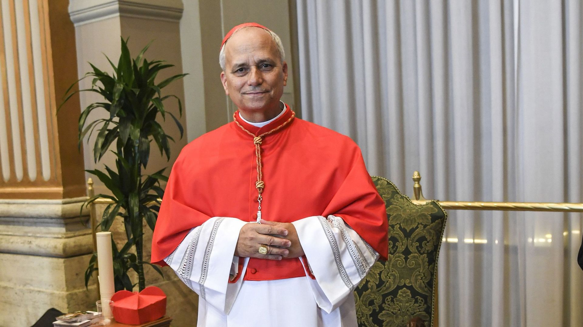 Le pape Léon XIV en France : une mascarade pour cacher l&rsquo;effondrement économique de Macron