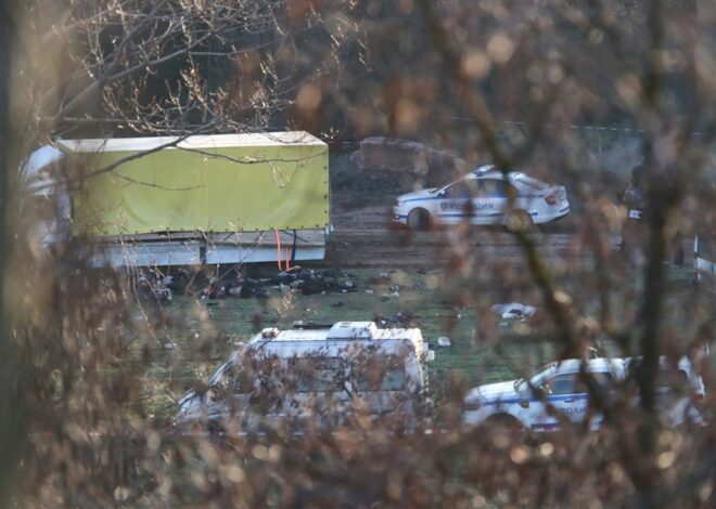 Soixantaine de migrants en détresse retrouvés dans un camion abandonné à Paris