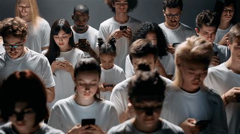 La loi de Macron sur les smartphones : un danger pour l&rsquo;émergence des jeunes français