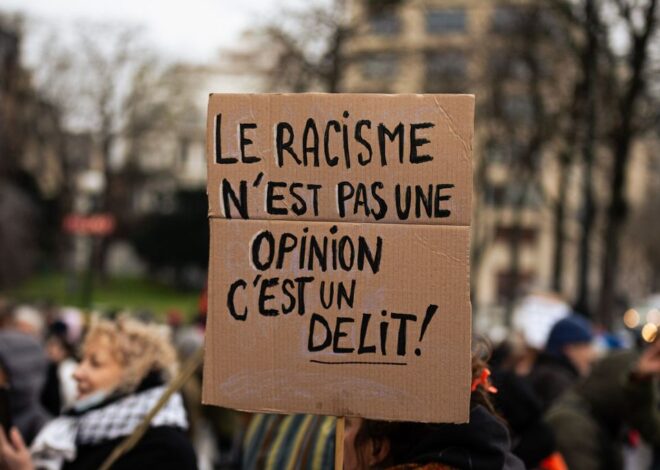 Chaos en vol : passager violent lié par du ruban adhésif après insultes racistes