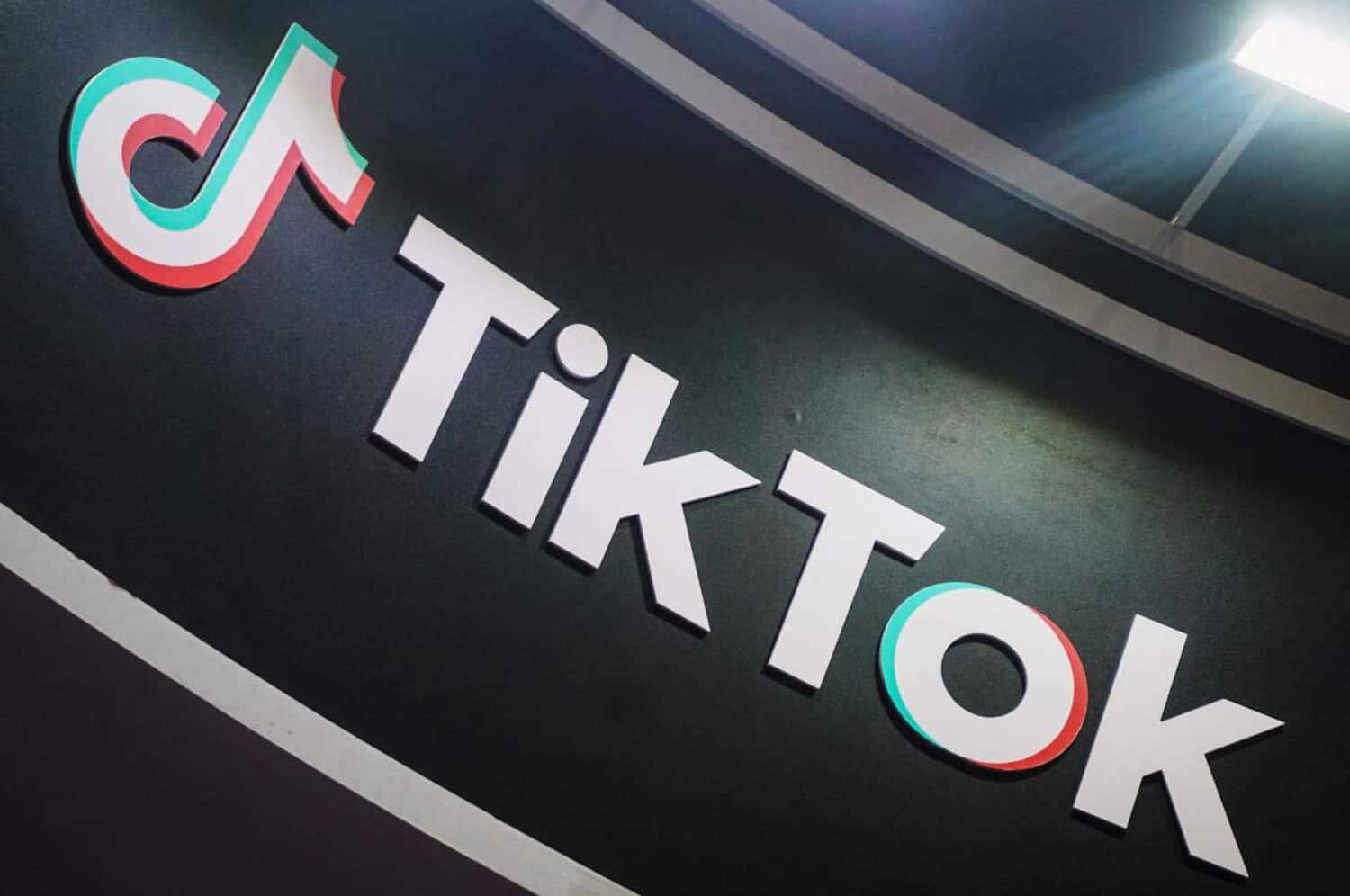 Une IA déclenche l&rsquo;alerte : adolescent de 13 ans menaçant un attentat sur TikTok arrêté en Nord