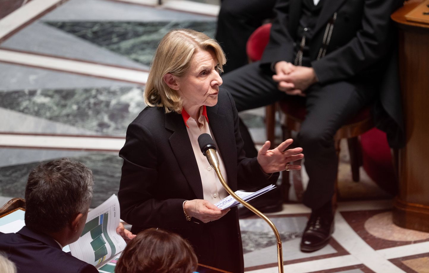 La Guerre des Éditeurs : Pégard Contre la Fronde Interne à Radio France