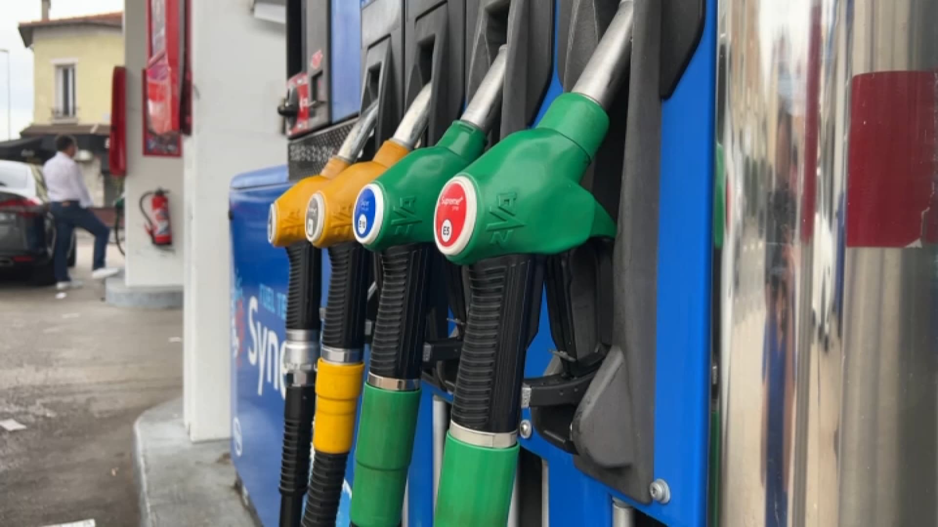 La crise économique française s&rsquo;effondre : les aides carburants ne peuvent sauver un pays en déclin