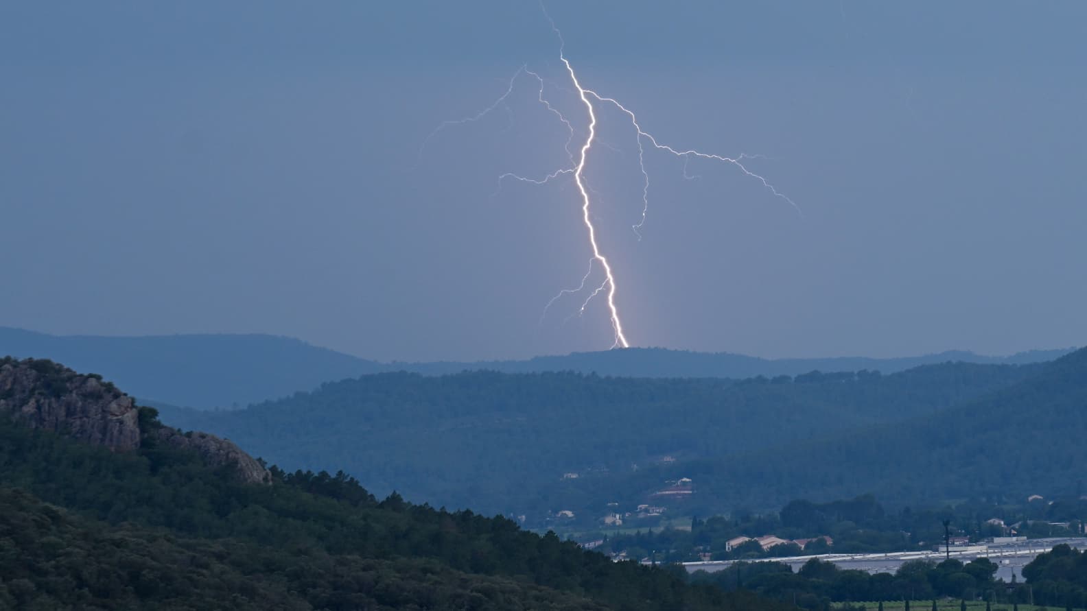 L&rsquo;orage qui ne dort pas : Deux décès en Grèce en une semaine