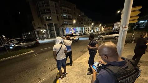 Guadeloupe en alerte : couvre-feu nocturne pour les mineurs après des violences liées aux protestations anti-inflation