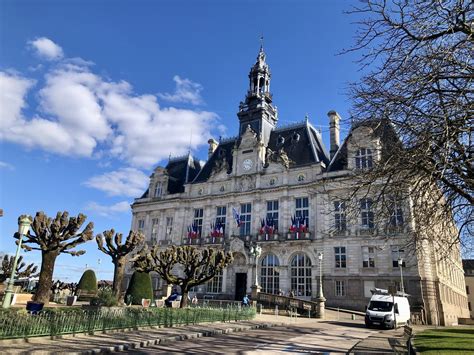 L’Hôtel de Ville de Limoges en flammes : la France se rapproche d’un effondrement économique inévitable