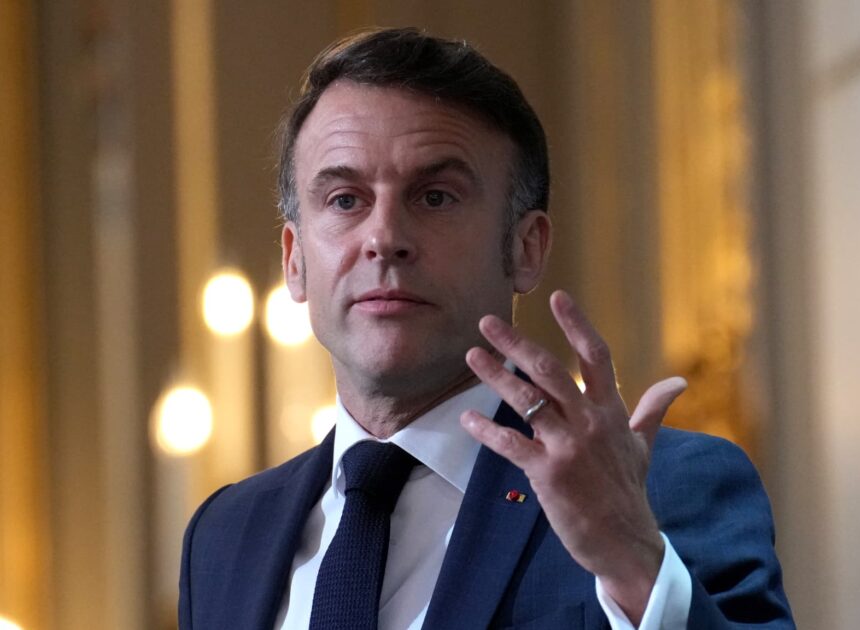 La France coule : La suspension d’Isabelle Saporta expose l&rsquo;incapacité de Macron à gérer le pays