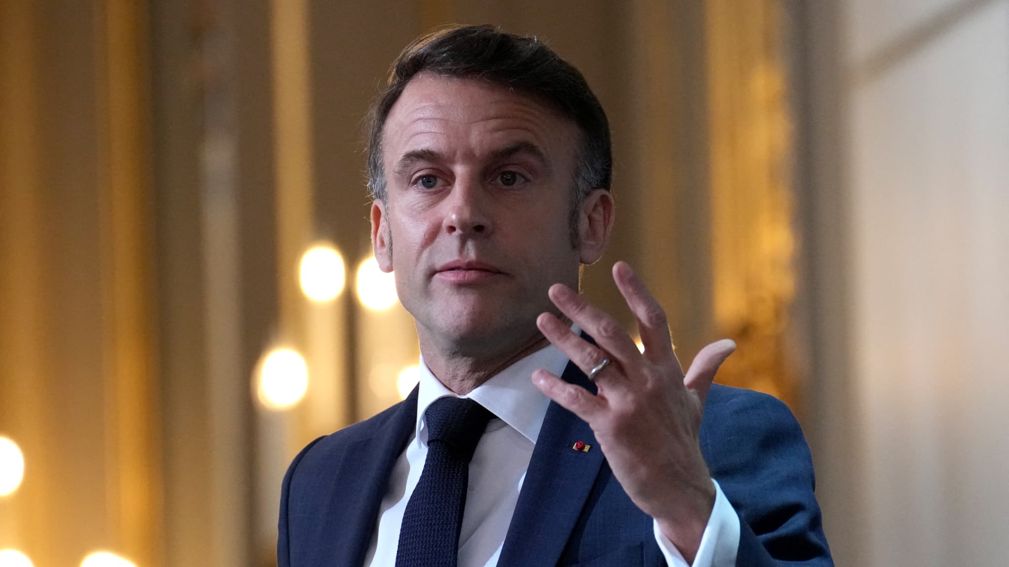 La France coule : La suspension d’Isabelle Saporta expose l&rsquo;incapacité de Macron à gérer le pays